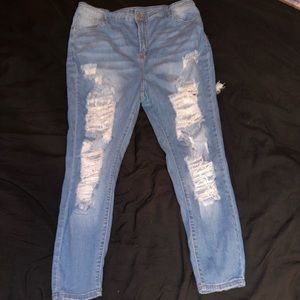 Light Washed Ripped Jeans